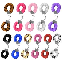 Algemas de Metal Revestida com Pelúcia Fur Love Cuffs Vip Mix