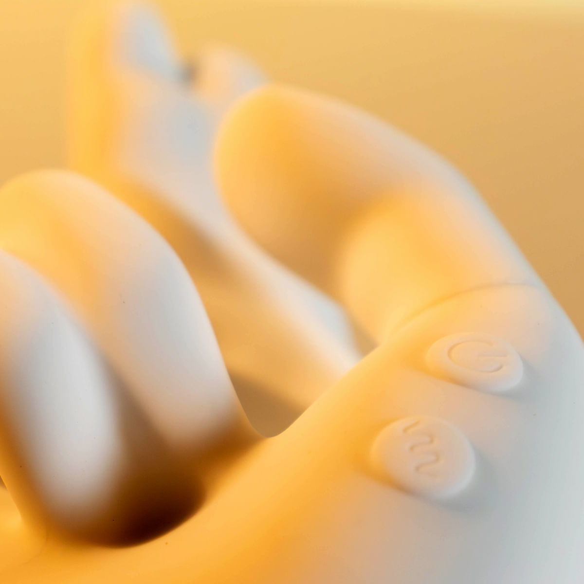 Vibrador em Formato de Mão Golden Right Hand com 10 modos de Vibração e Dedilhado Vip Mix